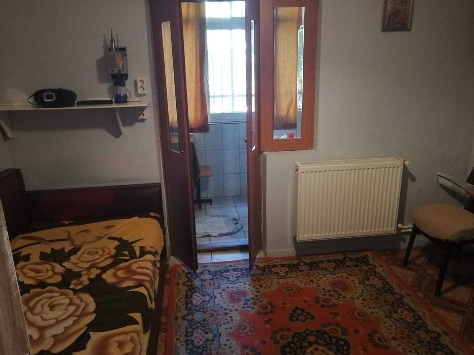 Apartament cu 3 camere, transformat din 2 camere, Poarta 6