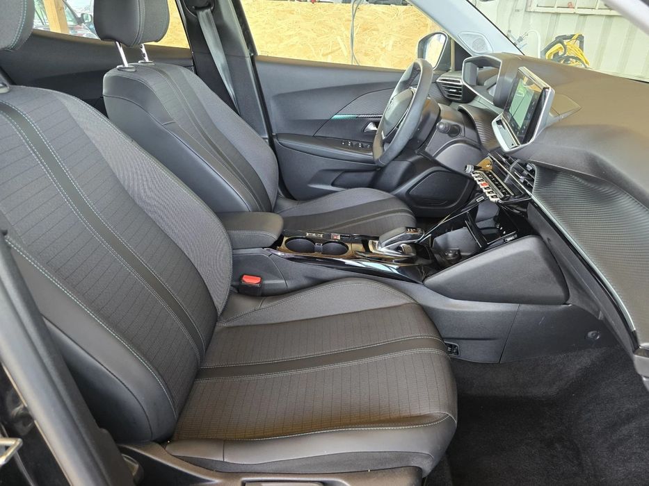 Peugeot 2008 Electric drive/50 kWh/100 kW/Allure Pack/Германия