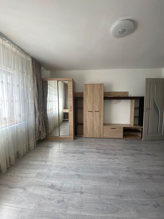 Închiriez garsonieră mobilată