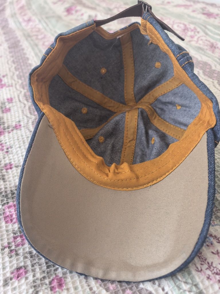 Дънкова шапка с козирка