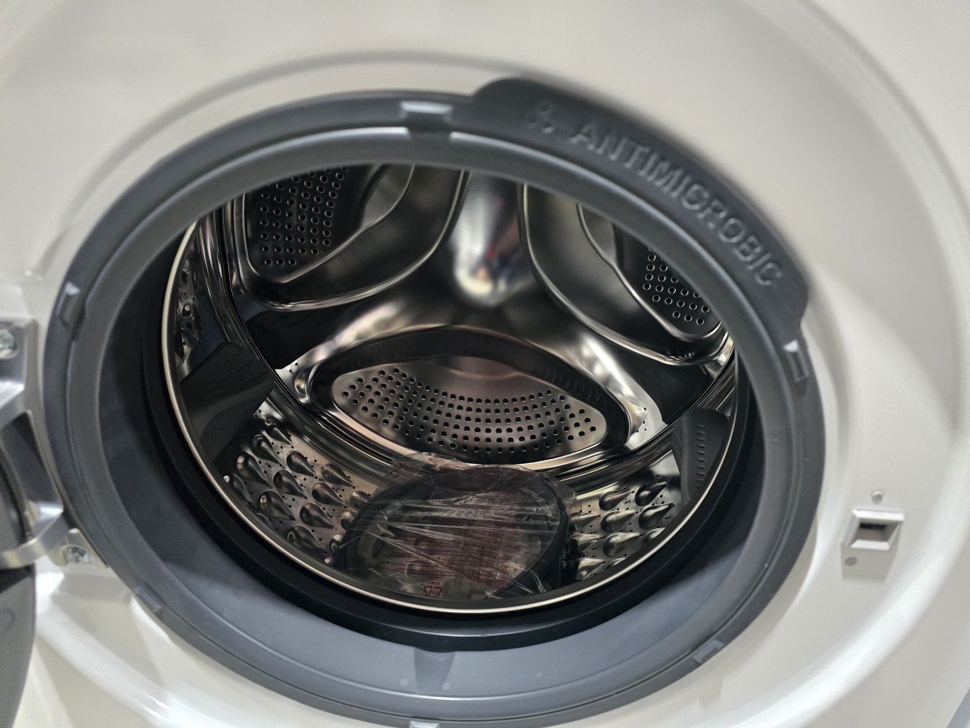 Нова инверторна пералня с пара Chiq 8 кг CFL80-14586IM3XBW