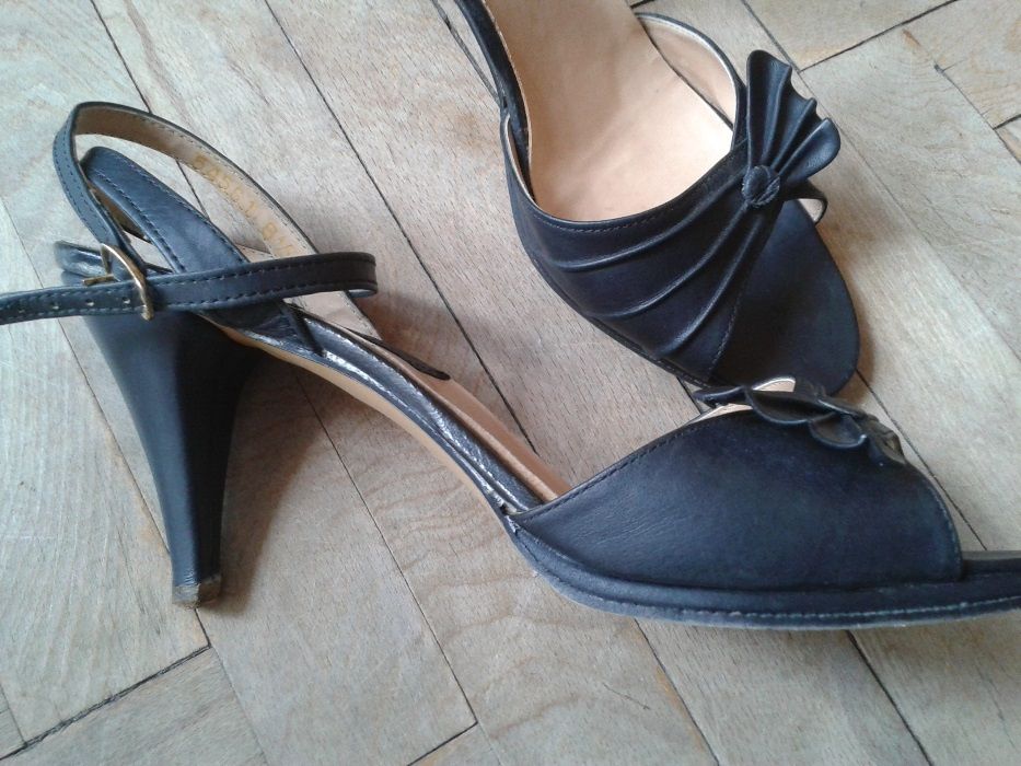 Дамски обувки и сандали от естесвена кожа