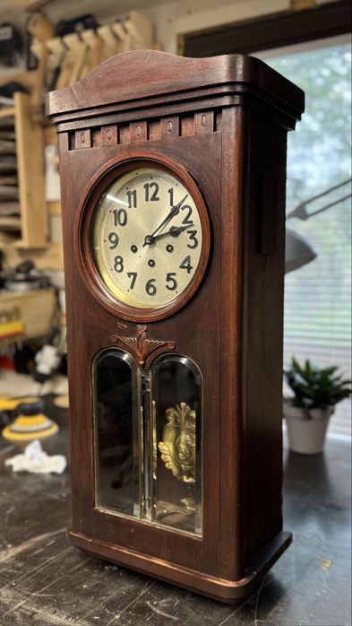 Ceas cu pendul pe tije, Junghans Uhrenfabrik, Germania.