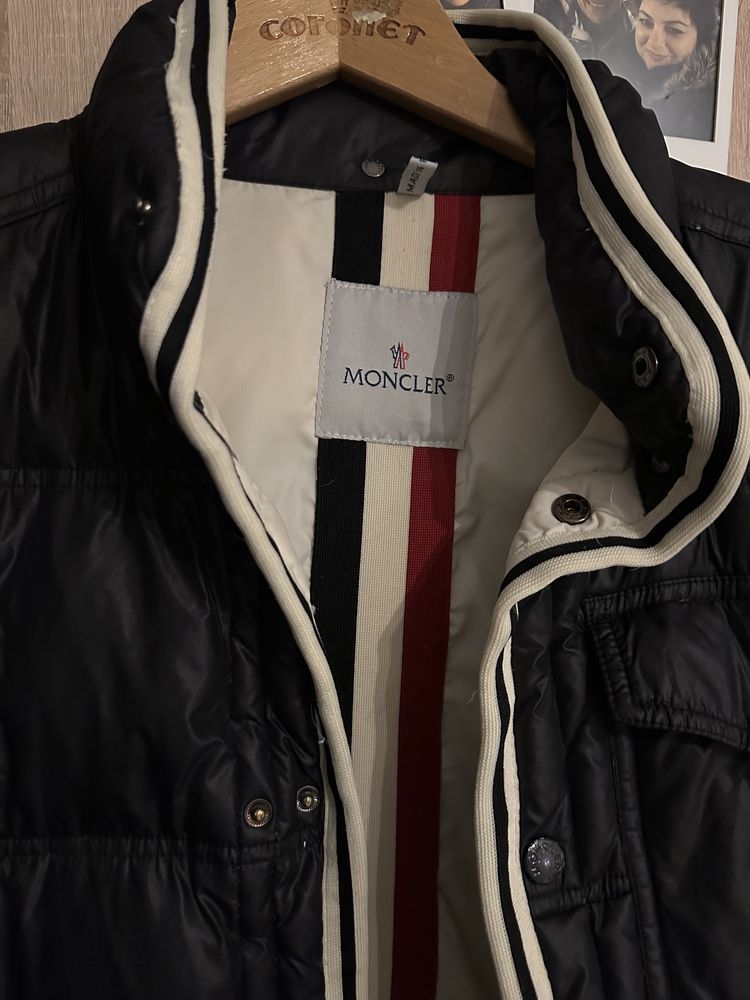 Geaca moncler la 160 lei