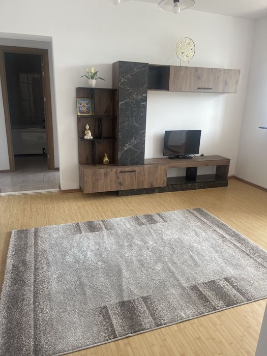 Apartament semidecomandat