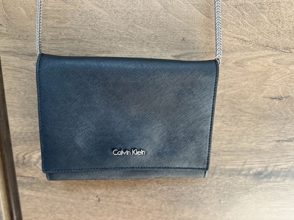 Черна чанта с дълга дръжка - Calvin Klein