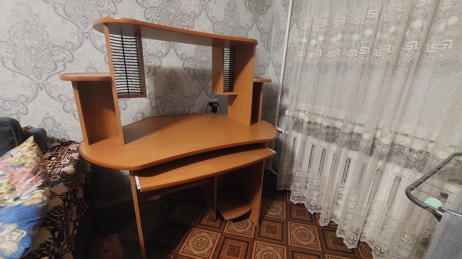 Стол компьютерный