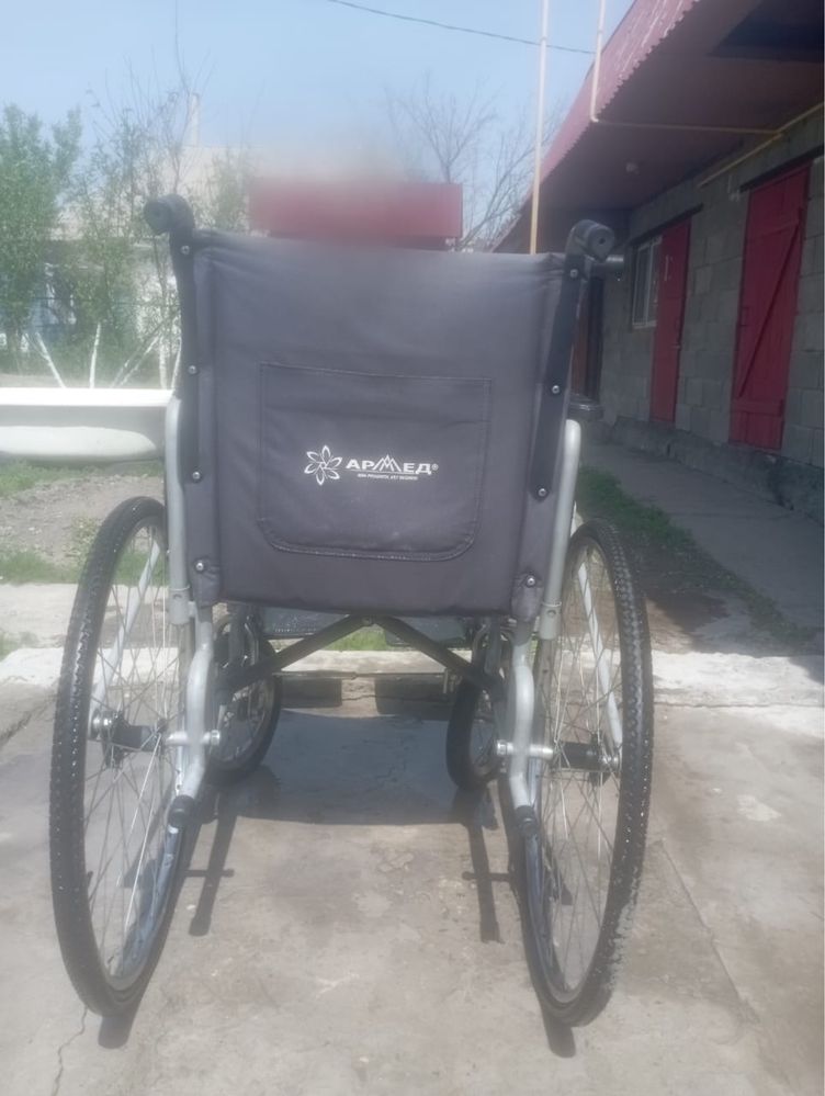 Продам инвалидную коляску