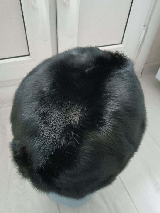 Продам шапку норковую за 5000, состояние отличное, черный бриллиант,