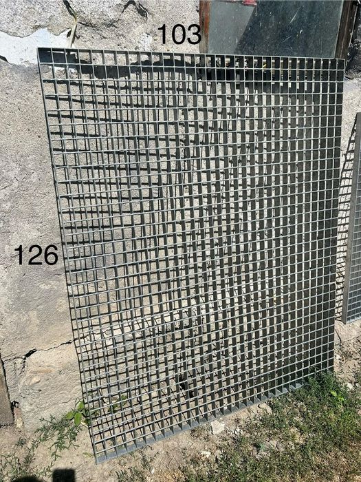 Gratare zincate, Scari metalice