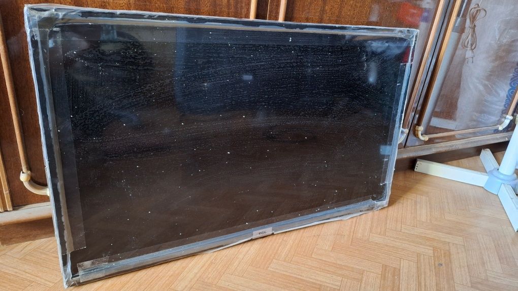 Телевизор TCL 32S5200KZ на запчасти, разбит экран