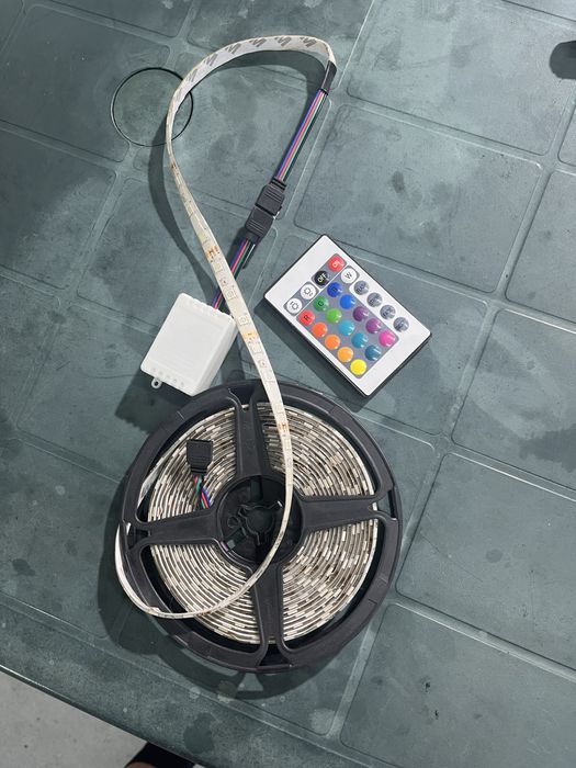 Banda led RGB 12v, 5m si controler cu telecomanda