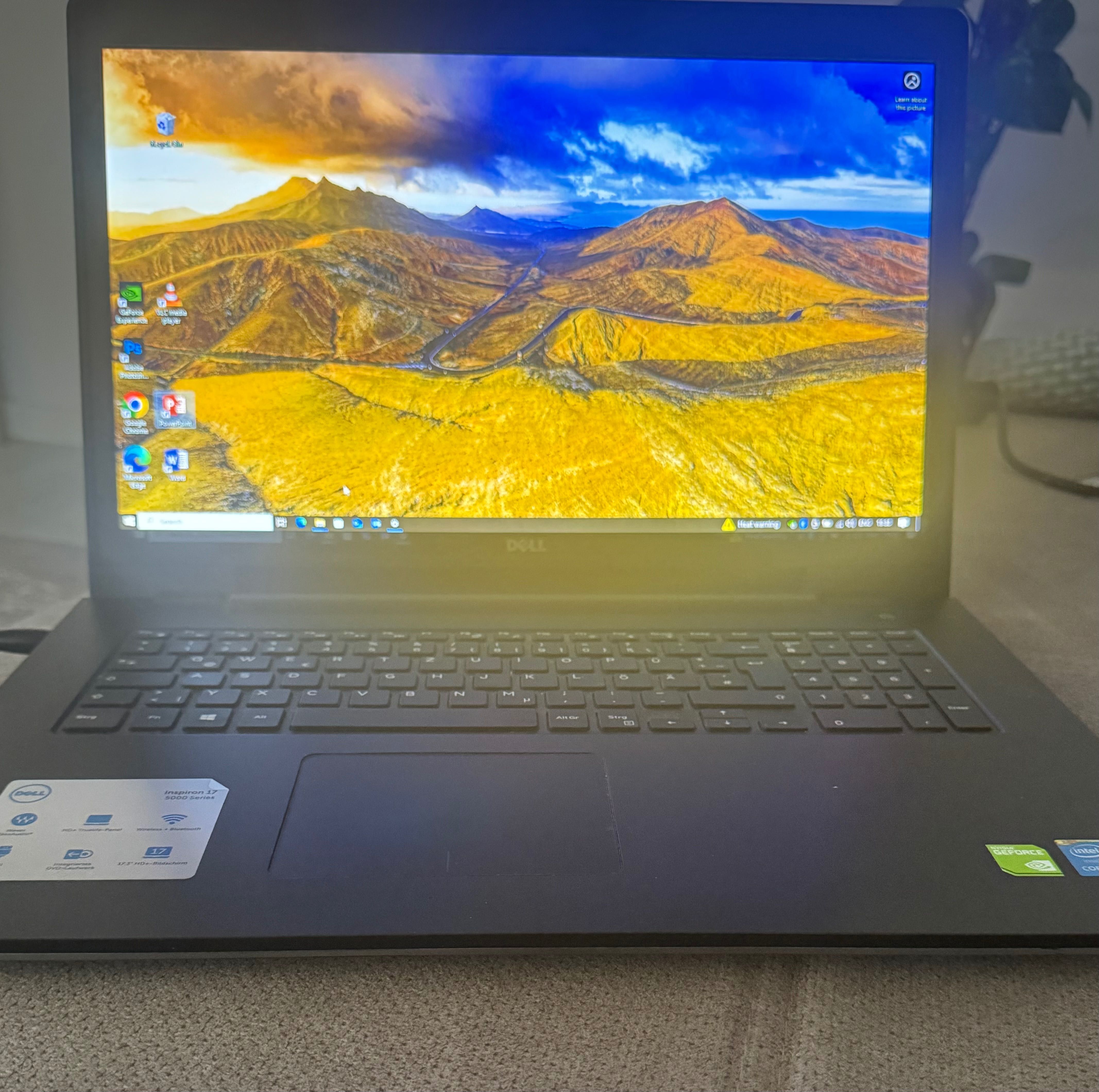 Laptop DELL Inspirion 17 5000 Series