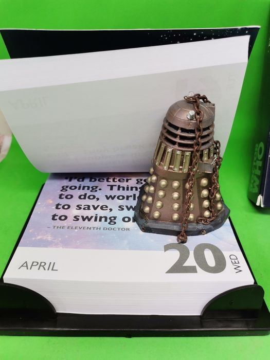 Dr Who. Calendar 2016 și figurină Zygon. Figurină Dalek din metal