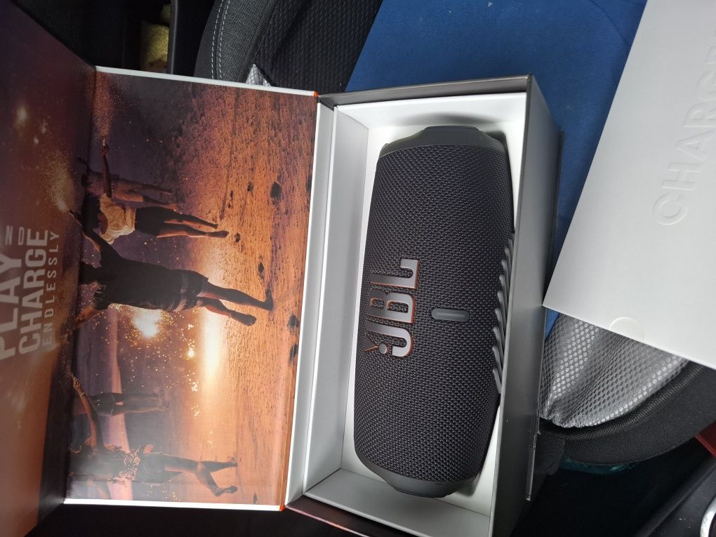 Boxa jbl charge 5 noua.