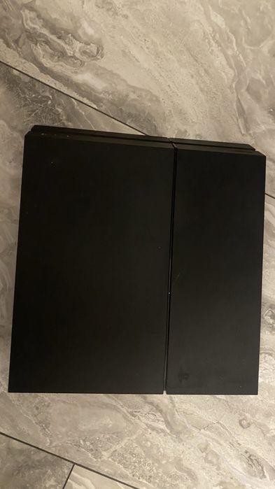 Vand ps4 vatianta fat + jocuri. Predare personala in Carligele jud. Vn