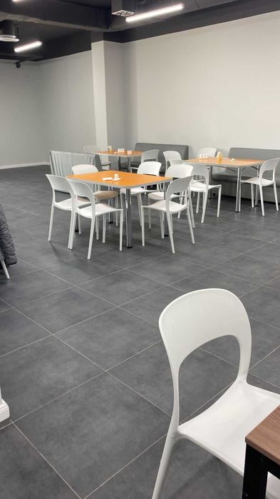 Пластиковые стулья ,столы ,табуреты