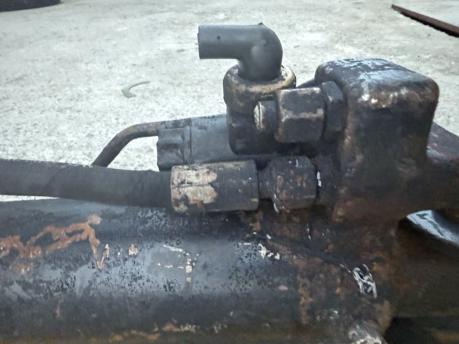 Vand cilindru dubla actionare pentru presa sau crapator lemne