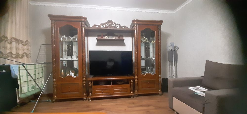 Продаётся стенка очень красивая.