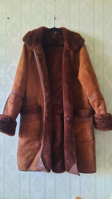 Дублёнку продам.