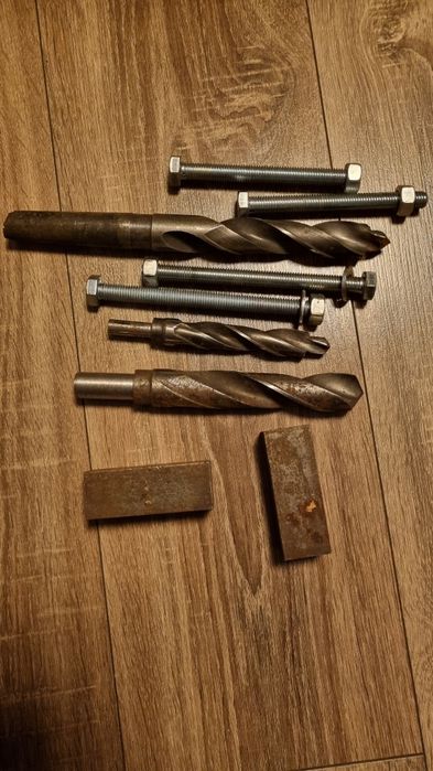 Vand burghie si suruburi mari