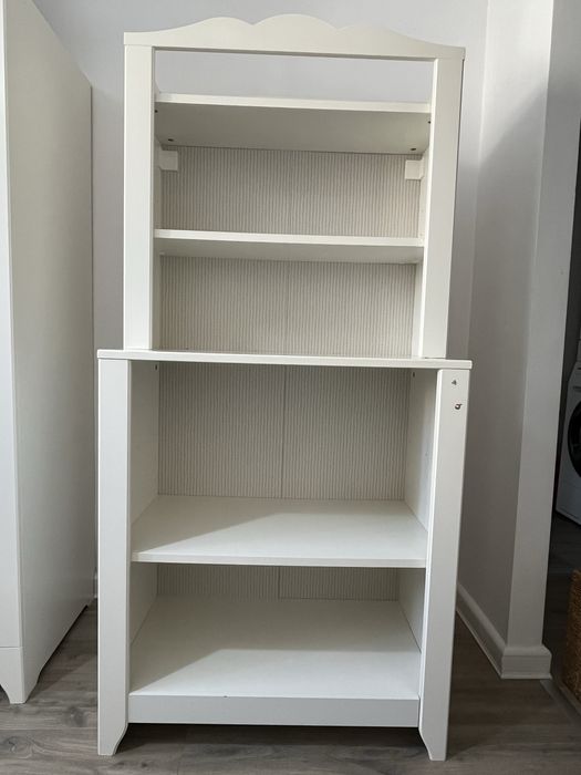 Bibliotecă Ikea cu masă de infășat detașabilă