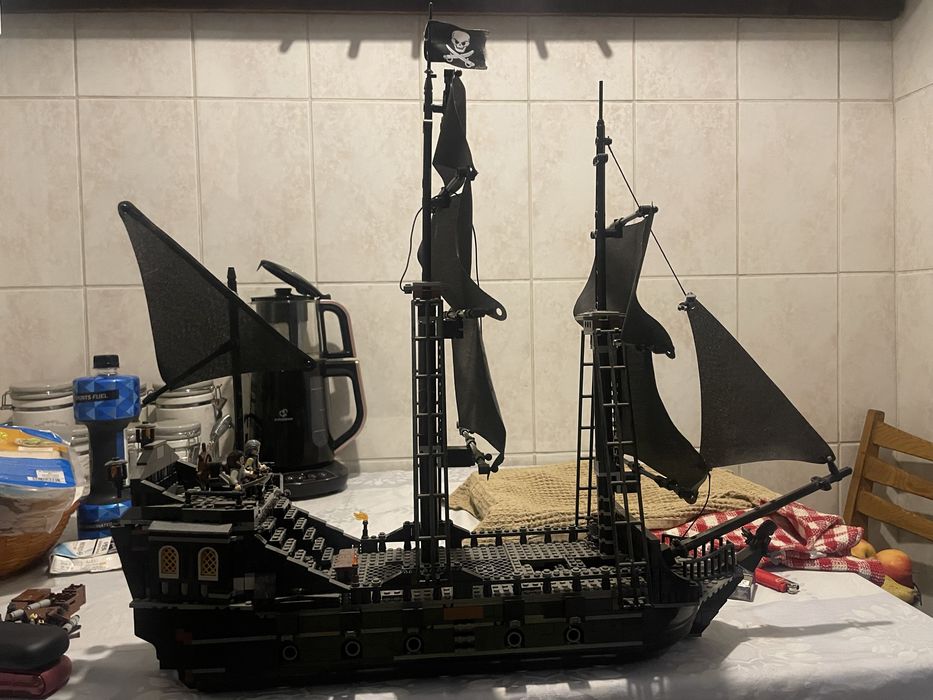 Lego black pearl
