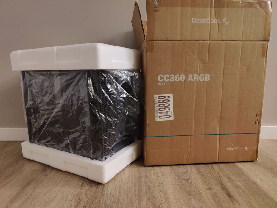 Vând carcasă PC Deepcool cc360 desigilată