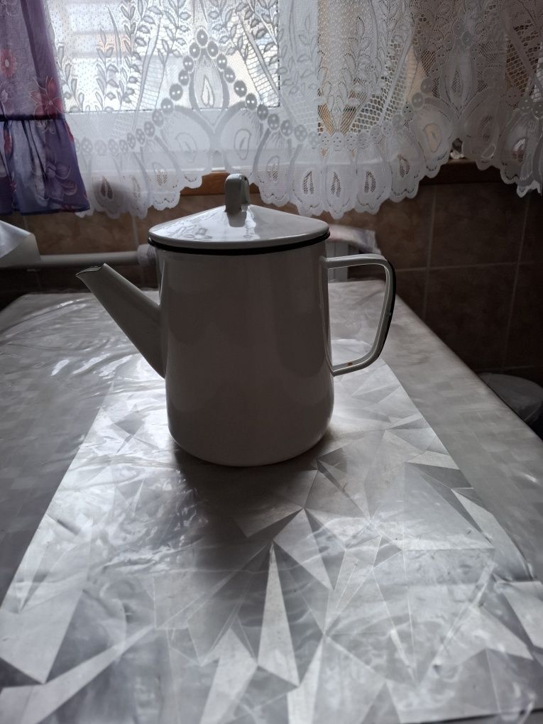 Продам кофейник эмалированый