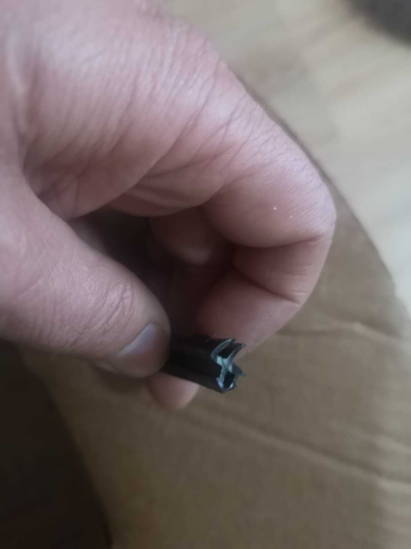 Plase tantari, anti insecte, reparatii termopane, schimbare sticla.