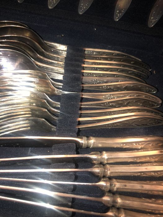 Антикварен комплект за хранене