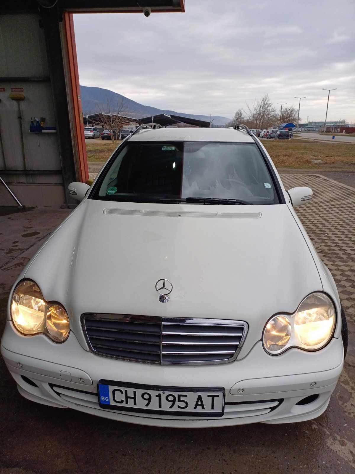 Продавам мерцедес С 200
