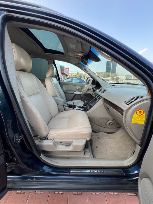 Volvo Xc 90 ---  3950aeuro