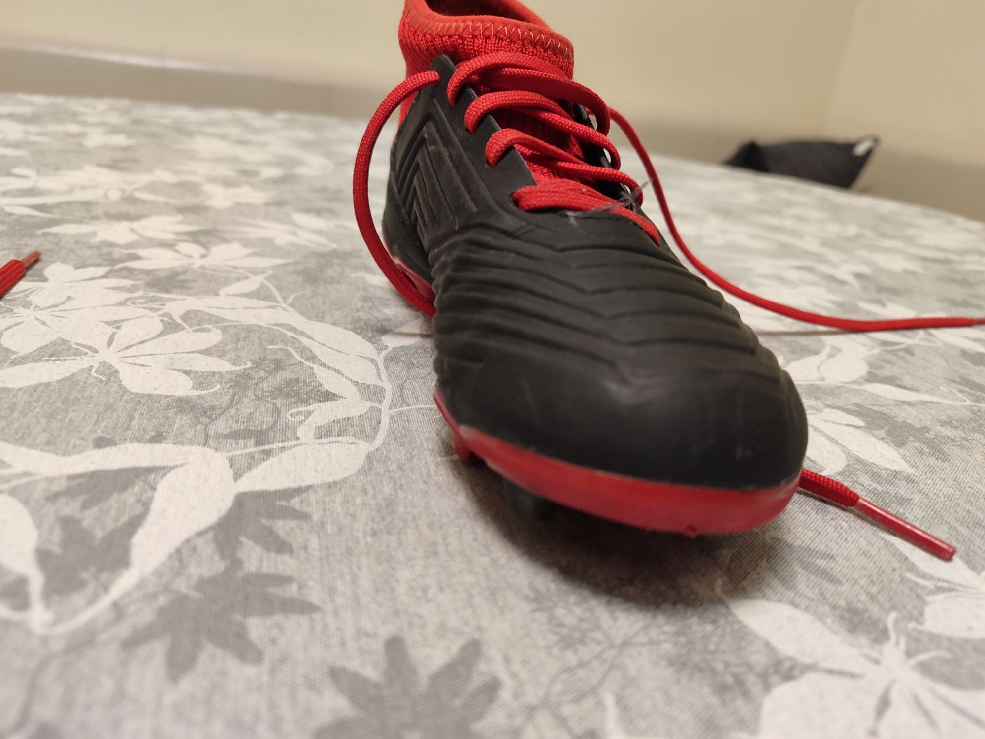 Футболни обувки Adidas predator номер 32