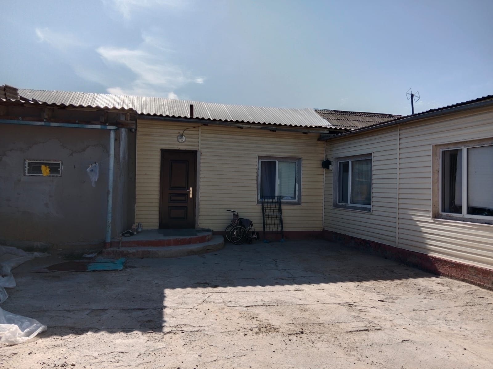 Сахзавод. Срочно продается 4 ком барачный дом