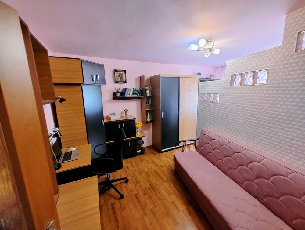 Proprietar vand apartament 2 camere, etaj 1, 50mp, decomandat TG JIU