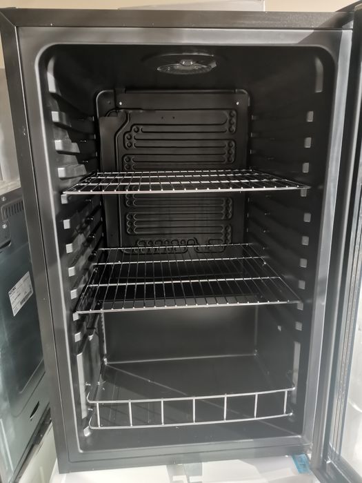 Хладилна ветрина пюсова