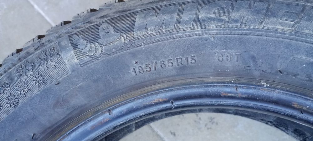 Vând 4 cauciucuri Michelin de iarnă 185.65.15