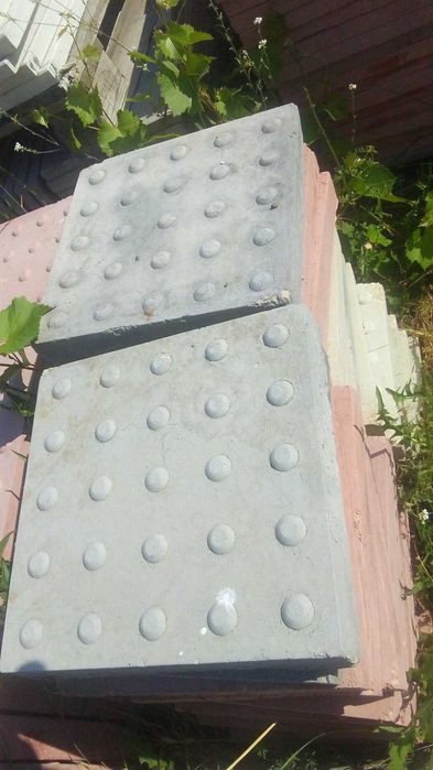 ПЛОЧКИ тротоарни 30х30см. ВТОРО качество, бетонни сиви и цветни