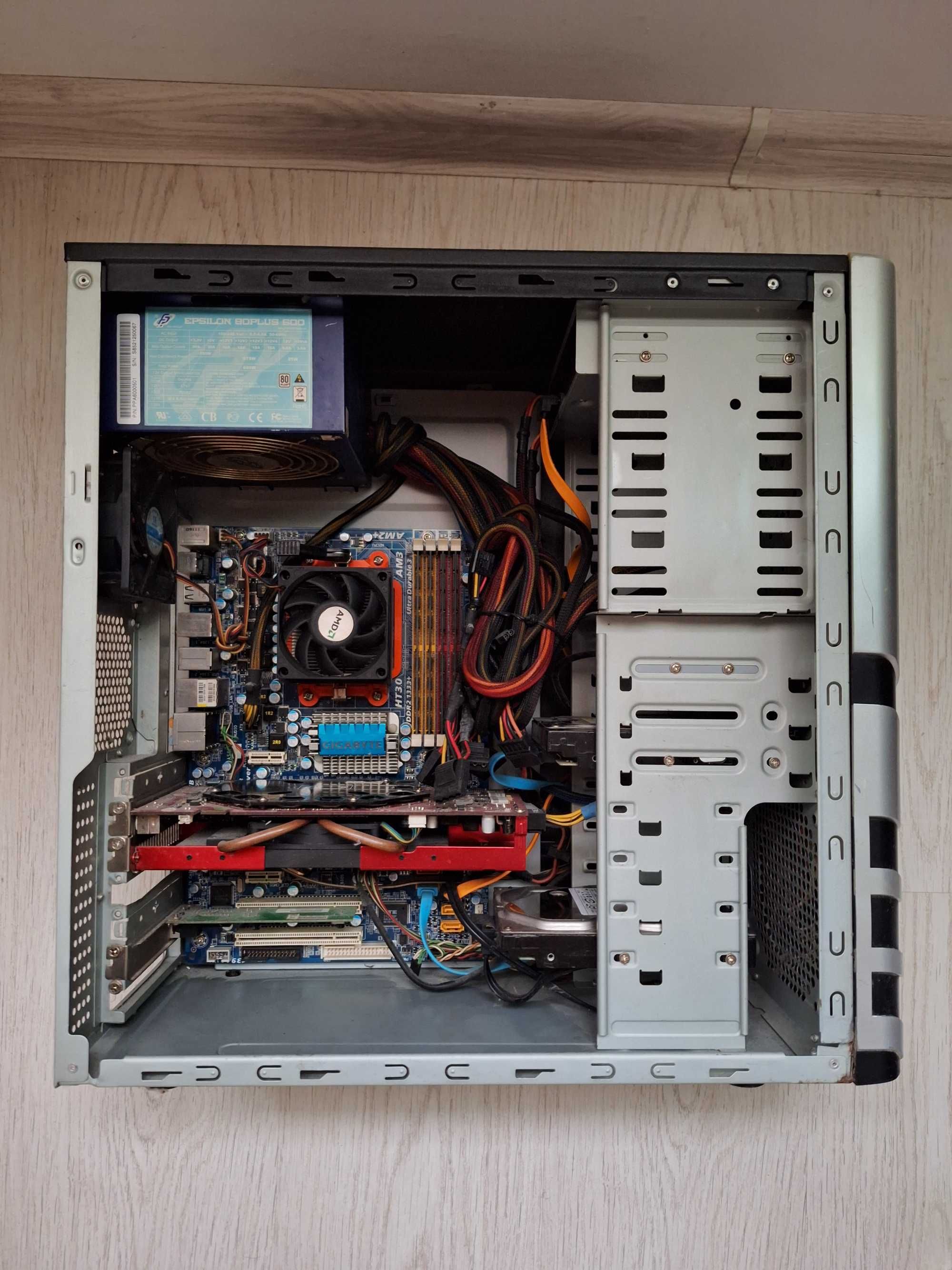 Настолен компютър - AMD Phenom, GeForce 8800 GT, 8GB RAM