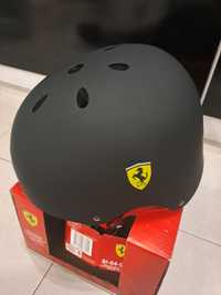 Каска за деца Ferrari черна