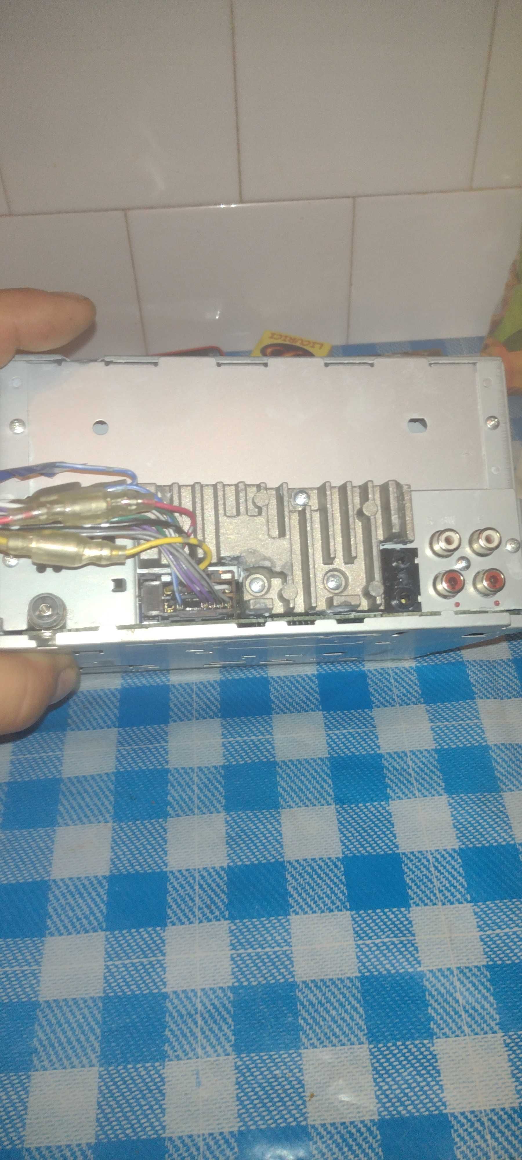 Casetofon auto cu BLUTHUT și USB pionner