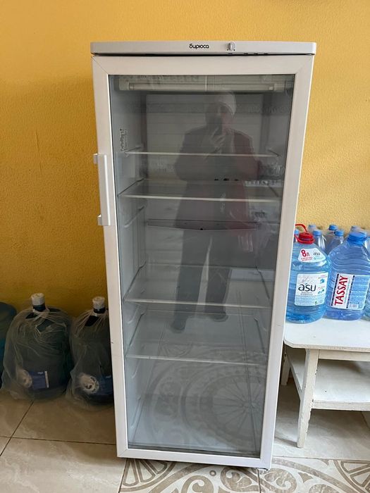 Продам холодильник витрина