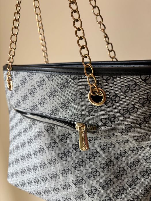 Чанта на Guess! Много запазена!