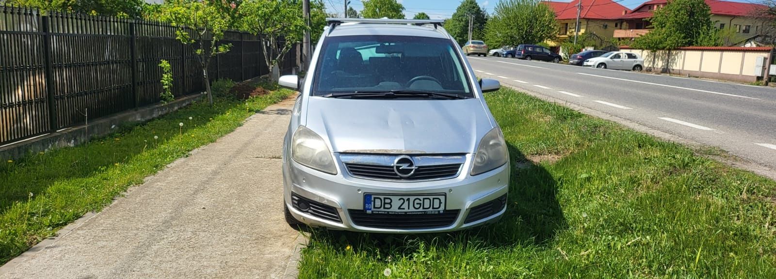 Vând Opel Zafira an fabricație 2006,motor 1.9  tdi ,7 locuri  .