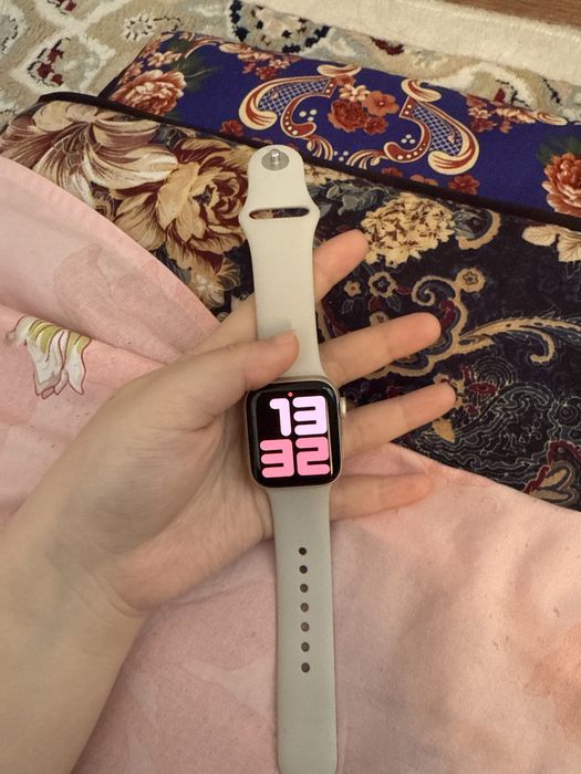 Apple Watch SE 2 Gen 40 мм starlight-бежевый