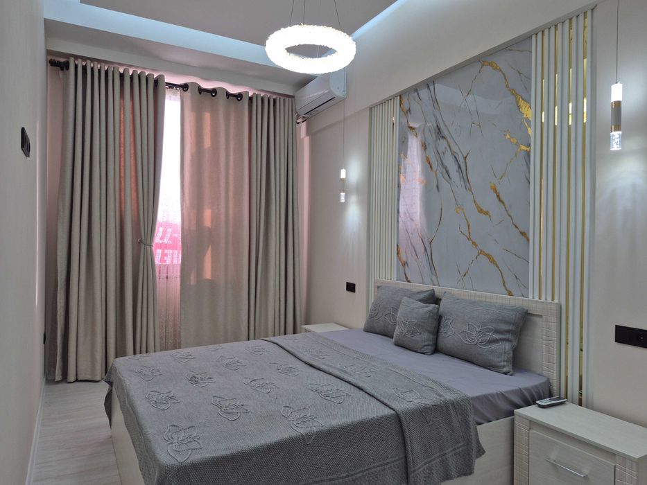 Продается Люкс 2х комн Квартира 40 м2 Алайский Басри Баба (7144)