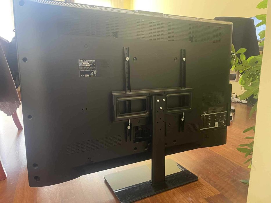 Телевизор - Sony Bravia - KDL-46v4000 - 46 инча, перфектно състояние.