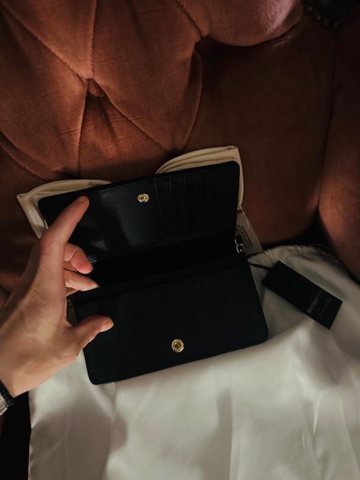 Poseta eleganta din catifea , cu lant detasabil / clutch negru cu alb