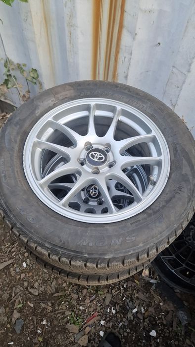 Продам комплект в сборе 215/60. R16 разболтовка 5/100